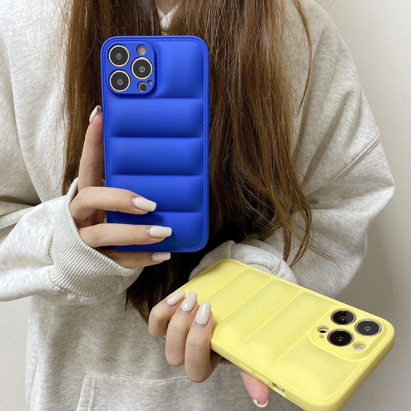 Detnye produkt er velegnet til Apple iPhone14 Down Jacket Solid Color Mobiltelefonkasse, linseopgradering Fuld beskyttelse Anti-scratch, Anti-Collision Protective Cover